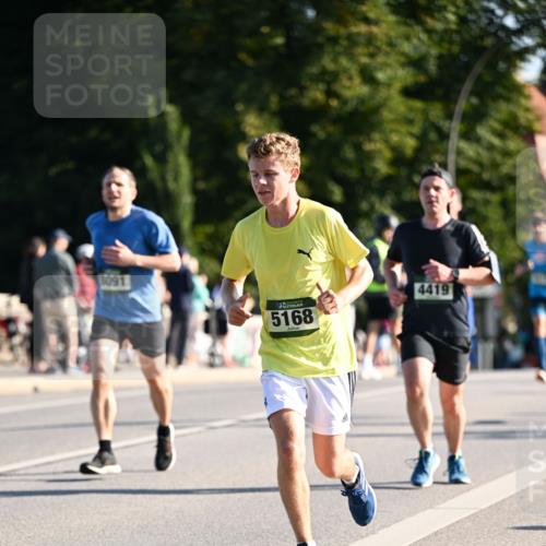 01.09.2024 - BARMER Alsterlauf Dr. Thomas Lammeyer http://msf.ph/oto/6893105 01.09.2024 09:26:39 Laufen 1091, 5168, 4419 meine-sportfotos.de
