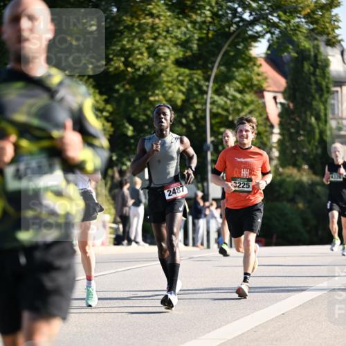 01.09.2024 - BARMER Alsterlauf Dr. Thomas Lammeyer http://msf.ph/oto/6893210 01.09.2024 09:26:54 Laufen 408, 2487, 3225, 4326 meine-sportfotos.de