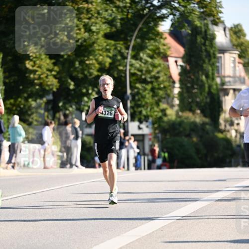 01.09.2024 - BARMER Alsterlauf Dr. Thomas Lammeyer http://msf.ph/oto/6893231 01.09.2024 09:26:57 Laufen 4326 meine-sportfotos.de