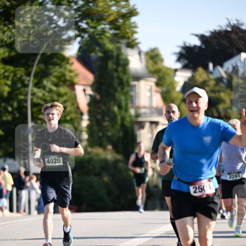01.09.2024 - BARMER Alsterlauf Dr. Thomas Lammeyer http://msf.ph/oto/6893267 01.09.2024 09:27:04 Laufen 4020, 2504, 2281 meine-sportfotos.de