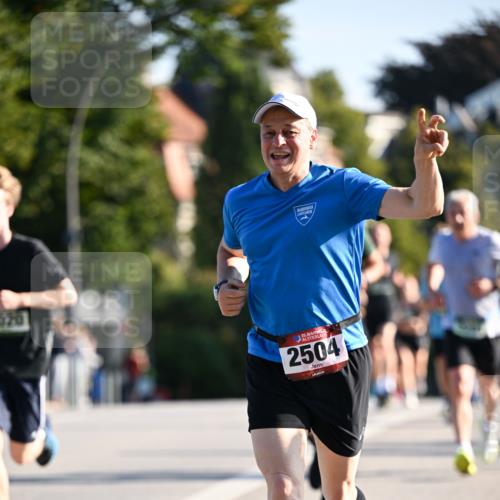 01.09.2024 - BARMER Alsterlauf Dr. Thomas Lammeyer http://msf.ph/oto/6893274 01.09.2024 09:27:05 Laufen 020, 35, 2504 meine-sportfotos.de