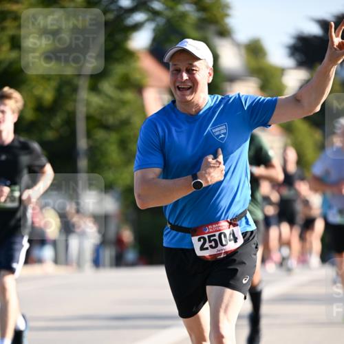 01.09.2024 - BARMER Alsterlauf Dr. Thomas Lammeyer http://msf.ph/oto/6893276 01.09.2024 09:27:05 Laufen 10, 35, 2504 meine-sportfotos.de