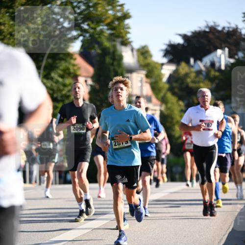 01.09.2024 - BARMER Alsterlauf Dr. Thomas Lammeyer http://msf.ph/oto/6893293 01.09.2024 09:27:09 Laufen 2090, 2873, 387 meine-sportfotos.de