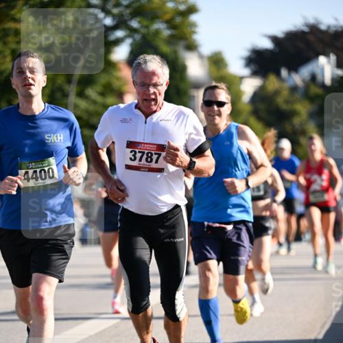 01.09.2024 - BARMER Alsterlauf Dr. Thomas Lammeyer http://msf.ph/oto/6893313 01.09.2024 09:27:12 Laufen 135, 3787, 35, 4400 meine-sportfotos.de