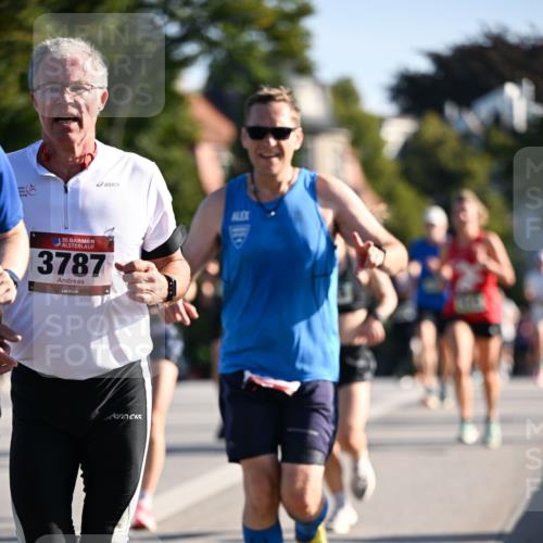 01.09.2024 - BARMER Alsterlauf Dr. Thomas Lammeyer http://msf.ph/oto/6893318 01.09.2024 09:27:12 Laufen 35, 3787 meine-sportfotos.de