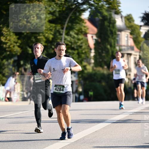 01.09.2024 - BARMER Alsterlauf Dr. Thomas Lammeyer http://msf.ph/oto/6893358 01.09.2024 09:27:19 Laufen 255, 255, 4284 meine-sportfotos.de
