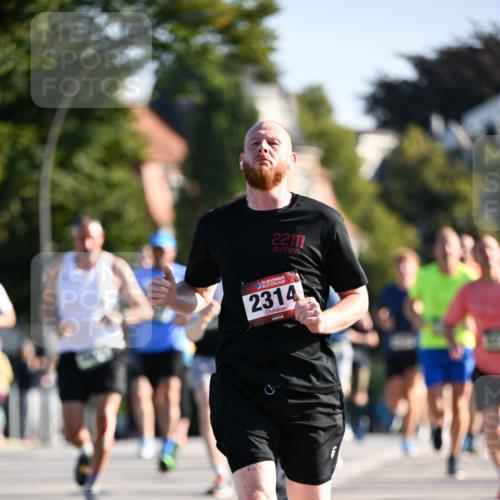 01.09.2024 - BARMER Alsterlauf Dr. Thomas Lammeyer http://msf.ph/oto/6893397 01.09.2024 09:27:26 Laufen 22111, 35, 2314 meine-sportfotos.de