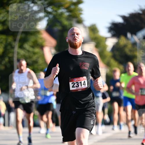 01.09.2024 - BARMER Alsterlauf Dr. Thomas Lammeyer http://msf.ph/oto/6893398 01.09.2024 09:27:27 Laufen 22111, 35, 2314 meine-sportfotos.de
