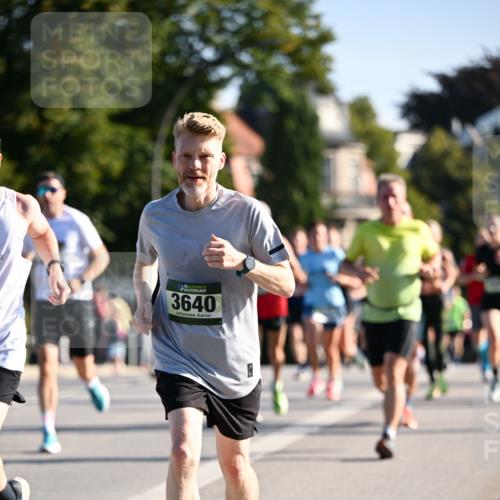01.09.2024 - BARMER Alsterlauf Dr. Thomas Lammeyer http://msf.ph/oto/6893464 01.09.2024 09:27:38 Laufen 5, 3640 meine-sportfotos.de