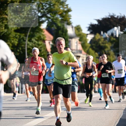 01.09.2024 - BARMER Alsterlauf Dr. Thomas Lammeyer http://msf.ph/oto/6893468 01.09.2024 09:27:39 Laufen 5070, 4059 meine-sportfotos.de