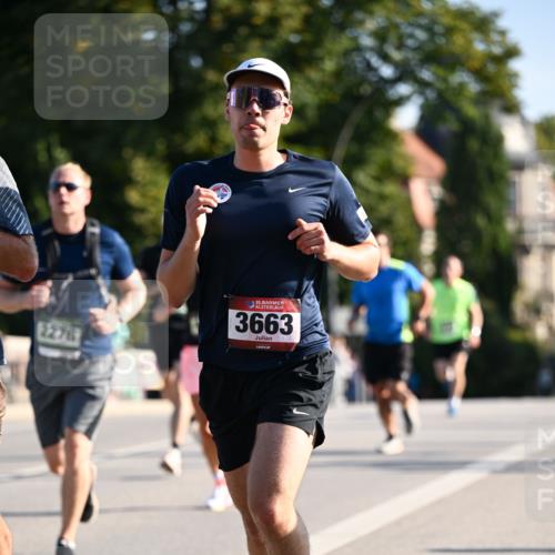 01.09.2024 - BARMER Alsterlauf Dr. Thomas Lammeyer http://msf.ph/oto/6893504 01.09.2024 09:27:45 Laufen 2276, 35, 3663 meine-sportfotos.de