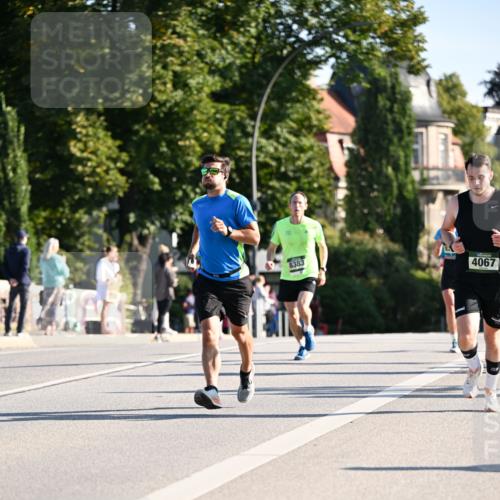 01.09.2024 - BARMER Alsterlauf Dr. Thomas Lammeyer http://msf.ph/oto/6893512 01.09.2024 09:27:47 Laufen 8383, 4067 meine-sportfotos.de