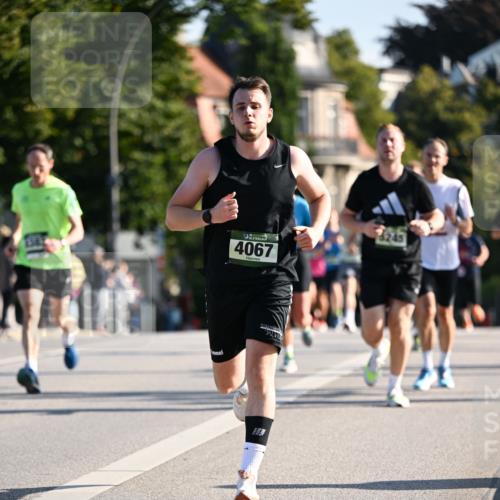 01.09.2024 - BARMER Alsterlauf Dr. Thomas Lammeyer http://msf.ph/oto/6893521 01.09.2024 09:27:48 Laufen 4067, 5245 meine-sportfotos.de