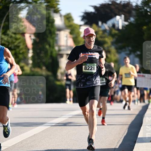 01.09.2024 - BARMER Alsterlauf Dr. Thomas Lammeyer http://msf.ph/oto/6893547 01.09.2024 09:27:52 Laufen 8228 meine-sportfotos.de