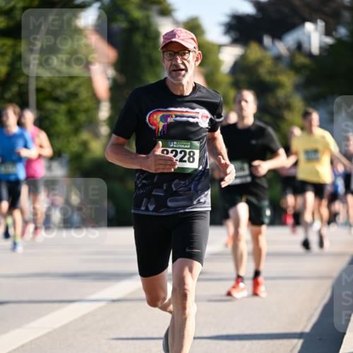 01.09.2024 - BARMER Alsterlauf Dr. Thomas Lammeyer http://msf.ph/oto/6893555 01.09.2024 09:27:53 Laufen 5, 0228 meine-sportfotos.de