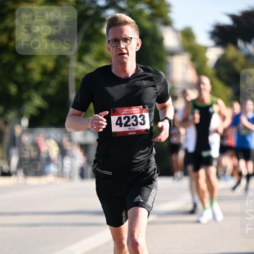 01.09.2024 - BARMER Alsterlauf Dr. Thomas Lammeyer http://msf.ph/oto/6893610 01.09.2024 09:28:01 Laufen 10, 35, 4233 meine-sportfotos.de