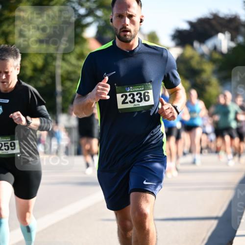 01.09.2024 - BARMER Alsterlauf Dr. Thomas Lammeyer http://msf.ph/oto/6893659 01.09.2024 09:28:11 Laufen 259, 35, 2336 meine-sportfotos.de