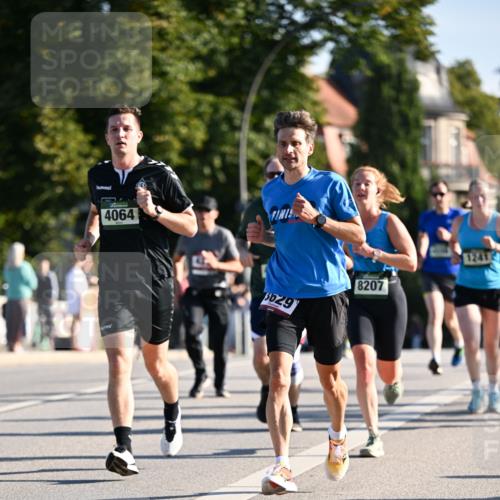 01.09.2024 - BARMER Alsterlauf Dr. Thomas Lammeyer http://msf.ph/oto/6893673 01.09.2024 09:28:13 Laufen 4064, 1241, 8207, 3629 meine-sportfotos.de