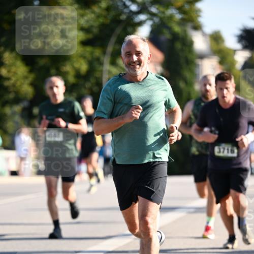 01.09.2024 - BARMER Alsterlauf Dr. Thomas Lammeyer http://msf.ph/oto/6893690 01.09.2024 09:28:16 Laufen 3716 meine-sportfotos.de