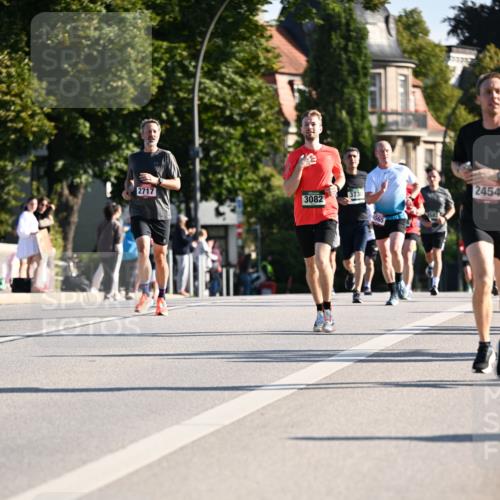 01.09.2024 - BARMER Alsterlauf Dr. Thomas Lammeyer http://msf.ph/oto/6893744 01.09.2024 09:28:25 Laufen 2717, 3082, 3730, 565, 2454 meine-sportfotos.de