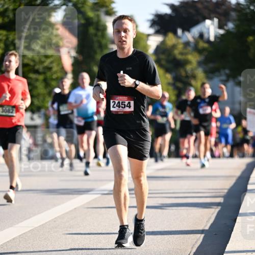 01.09.2024 - BARMER Alsterlauf Dr. Thomas Lammeyer http://msf.ph/oto/6893751 01.09.2024 09:28:27 Laufen 3082, 35, 2454 meine-sportfotos.de