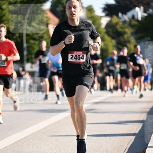 01.09.2024 - BARMER Alsterlauf Dr. Thomas Lammeyer http://msf.ph/oto/6893754 01.09.2024 09:28:27 Laufen 35, 2454 meine-sportfotos.de