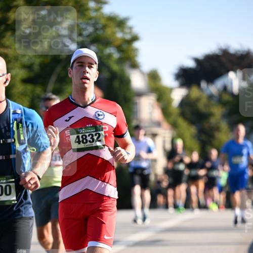 01.09.2024 - BARMER Alsterlauf Dr. Thomas Lammeyer http://msf.ph/oto/6893778 01.09.2024 09:28:34 Laufen 00, 35, 35, 4832 meine-sportfotos.de