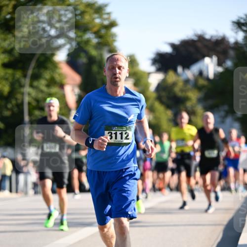 01.09.2024 - BARMER Alsterlauf Dr. Thomas Lammeyer http://msf.ph/oto/6893805 01.09.2024 09:28:39 Laufen 3112 meine-sportfotos.de