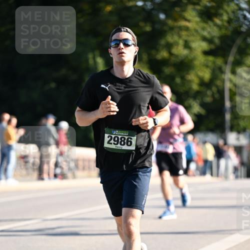 01.09.2024 - BARMER Alsterlauf Dr. Thomas Lammeyer http://msf.ph/oto/6893957 01.09.2024 09:29:08 Laufen 35, 2986 meine-sportfotos.de