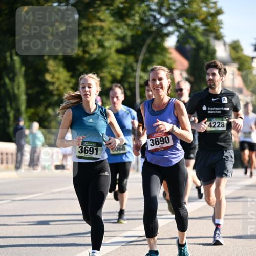 01.09.2024 - BARMER Alsterlauf Dr. Thomas Lammeyer http://msf.ph/oto/6894051 01.09.2024 09:29:23 Laufen 3691, 068, 3690, 4228 meine-sportfotos.de