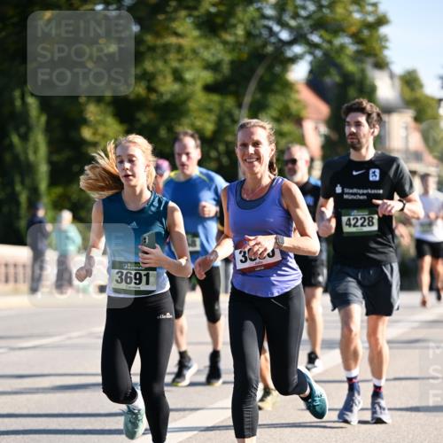 01.09.2024 - BARMER Alsterlauf Dr. Thomas Lammeyer http://msf.ph/oto/6894052 01.09.2024 09:29:23 Laufen 3691, 3620, 4228 meine-sportfotos.de