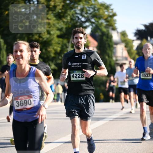 01.09.2024 - BARMER Alsterlauf Dr. Thomas Lammeyer http://msf.ph/oto/6894056 01.09.2024 09:29:24 Laufen 3690, 4228, 4533 meine-sportfotos.de