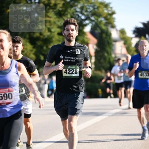 01.09.2024 - BARMER Alsterlauf Dr. Thomas Lammeyer http://msf.ph/oto/6894059 01.09.2024 09:29:24 Laufen 690, 135, 4228, 4533 meine-sportfotos.de