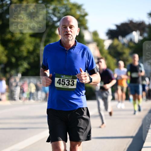01.09.2024 - BARMER Alsterlauf Dr. Thomas Lammeyer http://msf.ph/oto/6894067 01.09.2024 09:29:26 Laufen 4533 meine-sportfotos.de