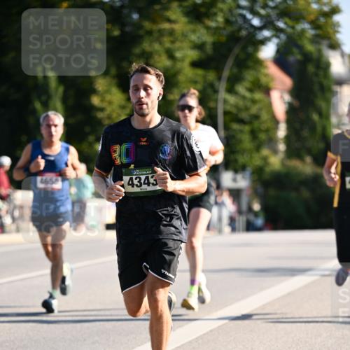 01.09.2024 - BARMER Alsterlauf Dr. Thomas Lammeyer http://msf.ph/oto/6894162 01.09.2024 09:29:41 Laufen 4658, 4343 meine-sportfotos.de
