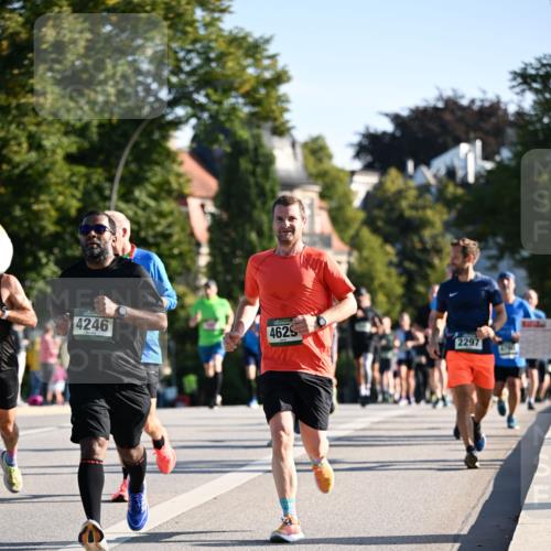 01.09.2024 - BARMER Alsterlauf Dr. Thomas Lammeyer http://msf.ph/oto/6894260 01.09.2024 09:29:58 Laufen 4246, 4629, 2297 meine-sportfotos.de