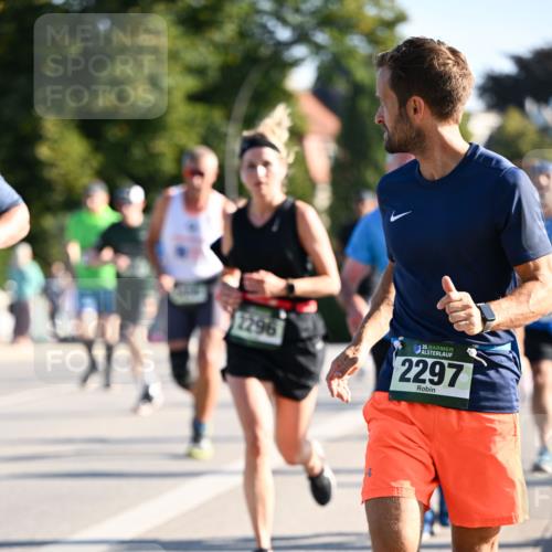 01.09.2024 - BARMER Alsterlauf Dr. Thomas Lammeyer http://msf.ph/oto/6894286 01.09.2024 09:30:02 Laufen 2296, 135, 2297 meine-sportfotos.de