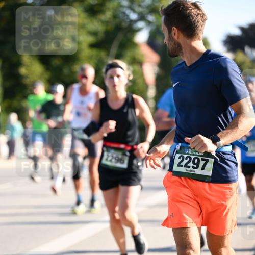 01.09.2024 - BARMER Alsterlauf Dr. Thomas Lammeyer http://msf.ph/oto/6894289 01.09.2024 09:30:02 Laufen 2296, 35, 2297 meine-sportfotos.de