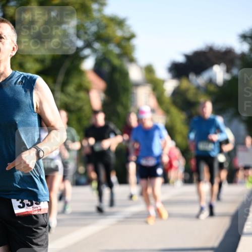 01.09.2024 - BARMER Alsterlauf Dr. Thomas Lammeyer http://msf.ph/oto/6894335 01.09.2024 09:30:10 Laufen 35 meine-sportfotos.de