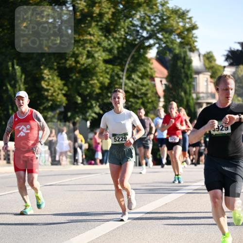 01.09.2024 - BARMER Alsterlauf Dr. Thomas Lammeyer http://msf.ph/oto/6894392 01.09.2024 09:30:19 Laufen 5229, 3720, 3929 meine-sportfotos.de