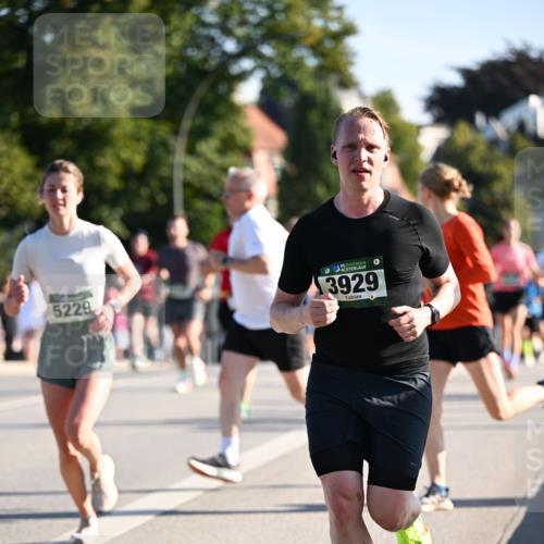 01.09.2024 - BARMER Alsterlauf Dr. Thomas Lammeyer http://msf.ph/oto/6894398 01.09.2024 09:30:20 Laufen 5229, 35, 3929 meine-sportfotos.de