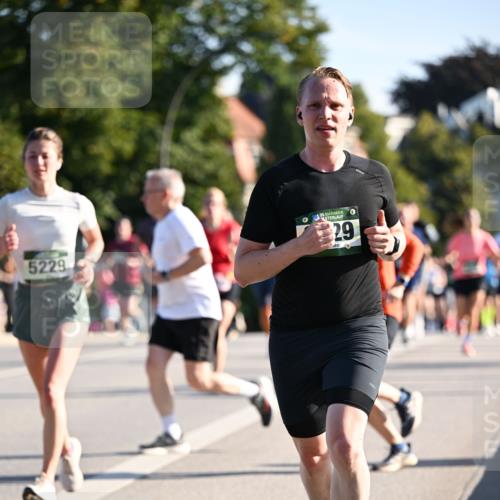 01.09.2024 - BARMER Alsterlauf Dr. Thomas Lammeyer http://msf.ph/oto/6894399 01.09.2024 09:30:20 Laufen 5229, 35, 29 meine-sportfotos.de