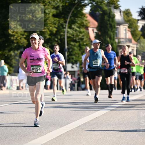 01.09.2024 - BARMER Alsterlauf Dr. Thomas Lammeyer http://msf.ph/oto/6894558 01.09.2024 09:30:45 Laufen 2, 0975, 4154, 3060, 2215 meine-sportfotos.de