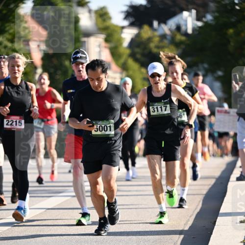 01.09.2024 - BARMER Alsterlauf Dr. Thomas Lammeyer http://msf.ph/oto/6894576 01.09.2024 09:30:47 Laufen 2215, 5001, 3117, 661 meine-sportfotos.de