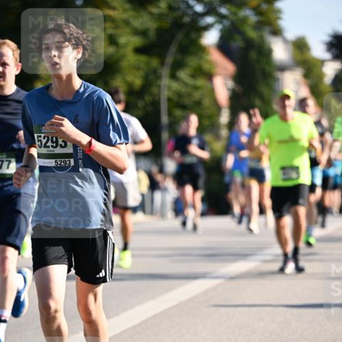 01.09.2024 - BARMER Alsterlauf Dr. Thomas Lammeyer http://msf.ph/oto/6894639 01.09.2024 09:30:56 Laufen 77, 5295, 5293, 2023 meine-sportfotos.de