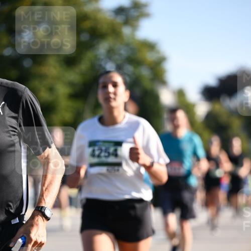 01.09.2024 - BARMER Alsterlauf Dr. Thomas Lammeyer http://msf.ph/oto/6894672 01.09.2024 09:31:03 Laufen 4254 meine-sportfotos.de