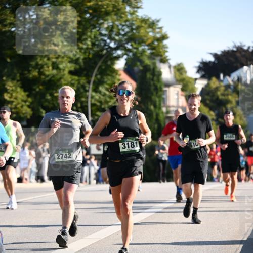 01.09.2024 - BARMER Alsterlauf Dr. Thomas Lammeyer http://msf.ph/oto/6894689 01.09.2024 09:31:07 Laufen 3181, 2742 meine-sportfotos.de