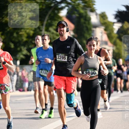 01.09.2024 - BARMER Alsterlauf Dr. Thomas Lammeyer http://msf.ph/oto/6894752 01.09.2024 09:31:16 Laufen 5106, 2295, 2960 meine-sportfotos.de