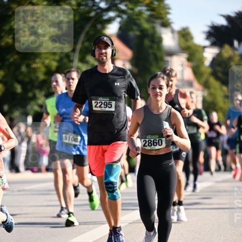 01.09.2024 - BARMER Alsterlauf Dr. Thomas Lammeyer http://msf.ph/oto/6894754 01.09.2024 09:31:16 Laufen 5108, 2295, 2860 meine-sportfotos.de