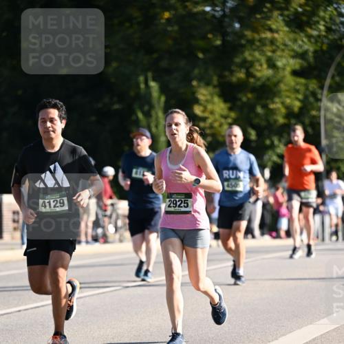 01.09.2024 - BARMER Alsterlauf Dr. Thomas Lammeyer http://msf.ph/oto/6894870 01.09.2024 09:31:35 Laufen 4129, 2925, 4505 meine-sportfotos.de